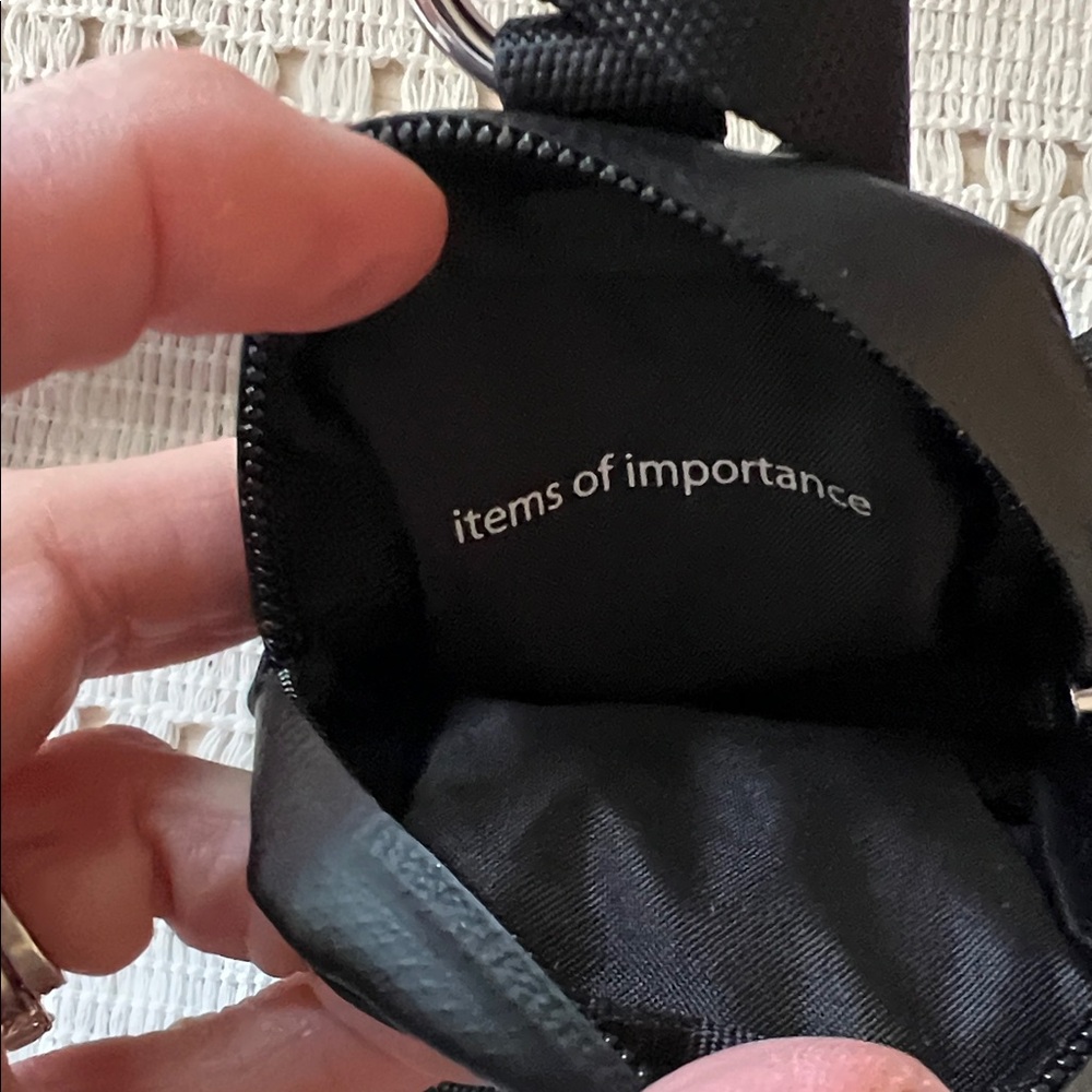 Authentic lululemon Black phone Sling Crossbody with Small earpodCoin Pouch - Picture 5 of 5